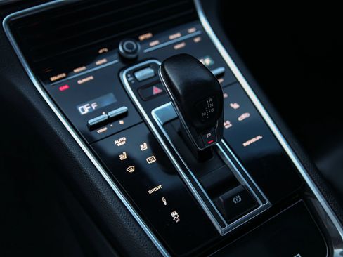 Used 2018 Porsche Panamera 4 AWD/4WD image 24
