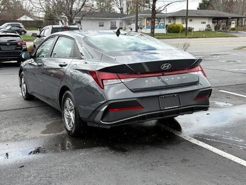 Certified 2025 Hyundai Elantra SE image 4