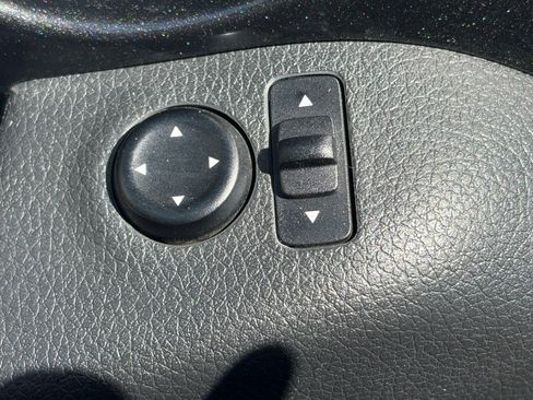 Used 2017 Nissan Rogue SV AWD/4WD image 9