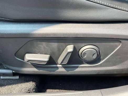 Certified 2023 Hyundai Elantra Limited w/ Preferred Accessory Package FWD image 18