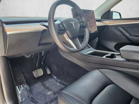 Used 2024 Tesla Model Y Long Range AWD/4WD image 10