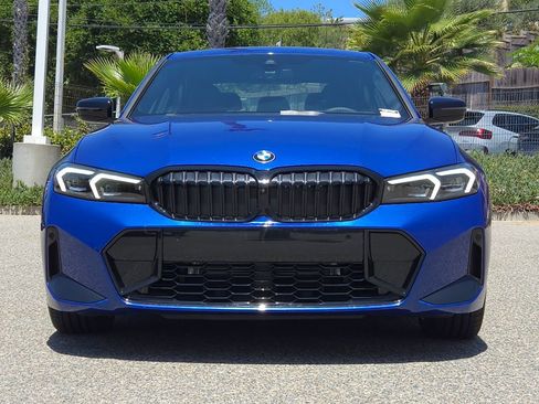 New 2026 BMW 330i Sedan w/ M Sport Package RWD image 2