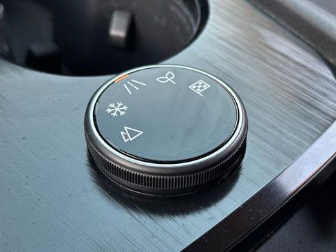 Used 2023 Nissan Rogue SV image 35