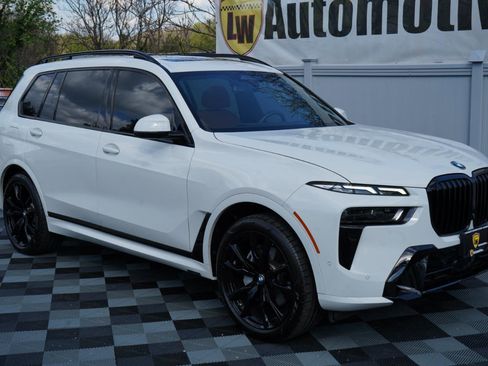 Used 2024 BMW X7 xDrive40i w/ M Sport Package AWD/4WD image 2
