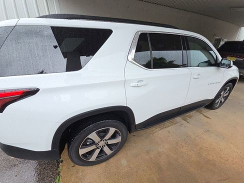 Used 2022 Chevrolet Traverse LT w/ LT Premium Package FWD image 7