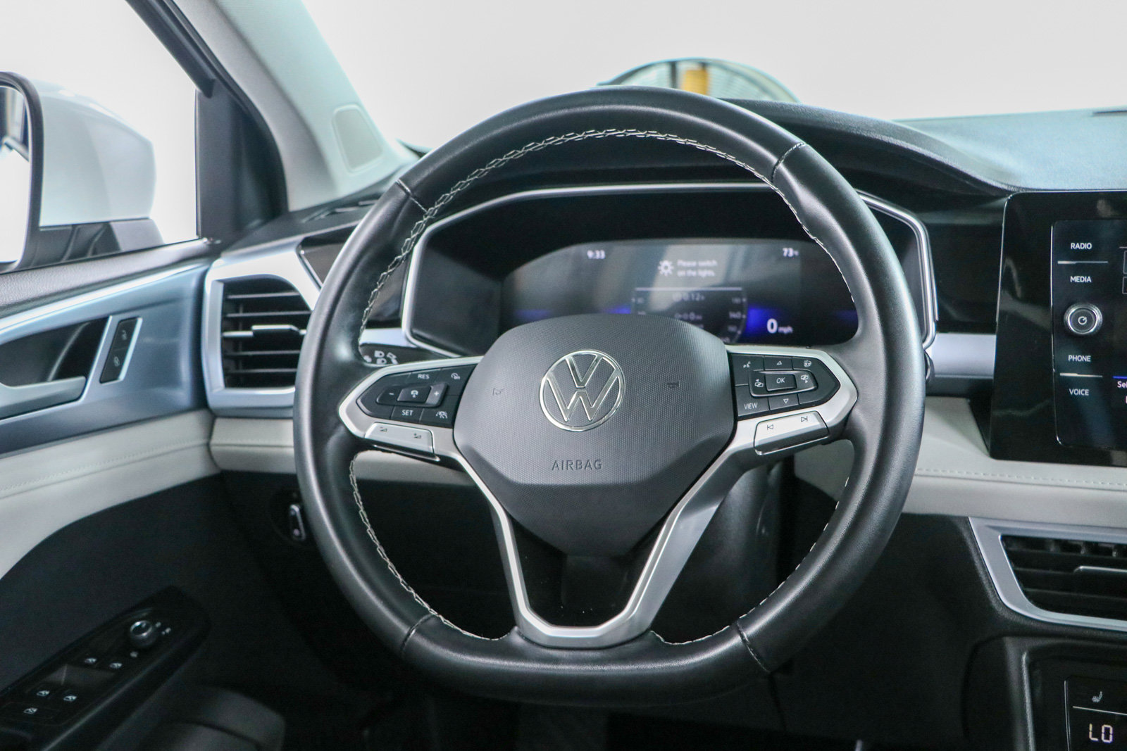 Used 2025 Volkswagen Taos SE FWD image 12