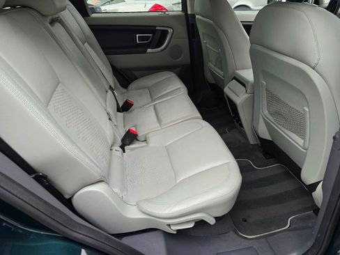 Used 2017 Land Rover Discovery Sport SE AWD/4WD image 10