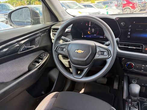 Used 2025 Chevrolet TrailBlazer LT FWD image 33
