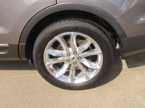 Used 2014 Ford Explorer Limited w/ Equipment Group 301A FWD image 18