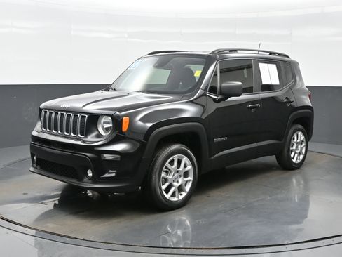 Used 2022 Jeep Renegade Latitude AWD/4WD image 2