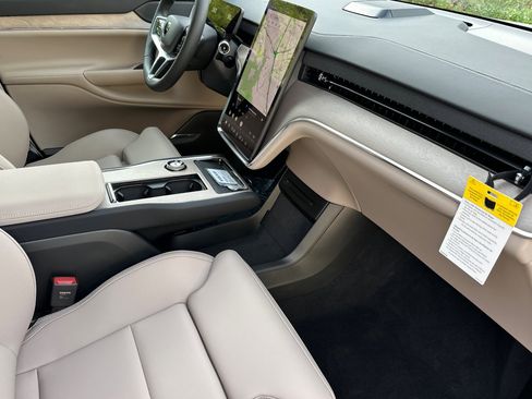 New 2026 Volvo EX90 Plus RWD image 13