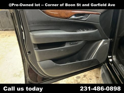Used 2015 Cadillac Escalade ESV Luxury AWD/4WD image 15