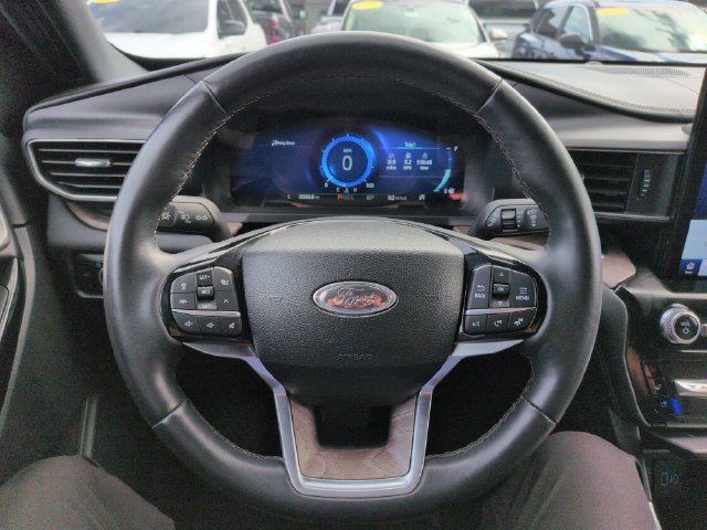 Certified 2023 Ford Explorer Platinum w/ Technology Package AWD/4WD image 37