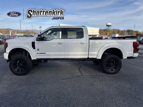 Used 2022 Ford F250 Lariat w/ Black Appearance Package image 1