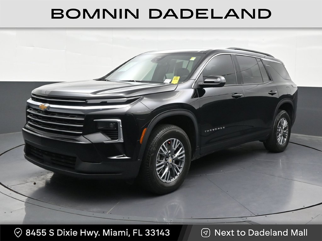 Used 2025 Chevrolet Traverse LT FWD image 1