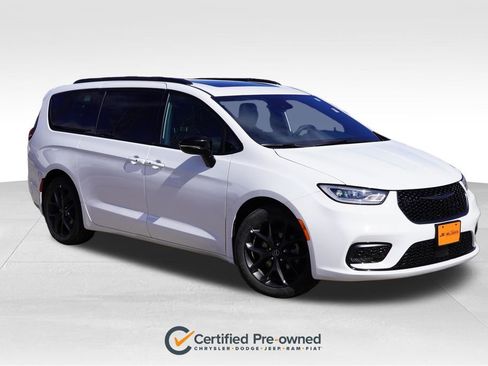 Used 2025 Chrysler Pacifica Limited image 1