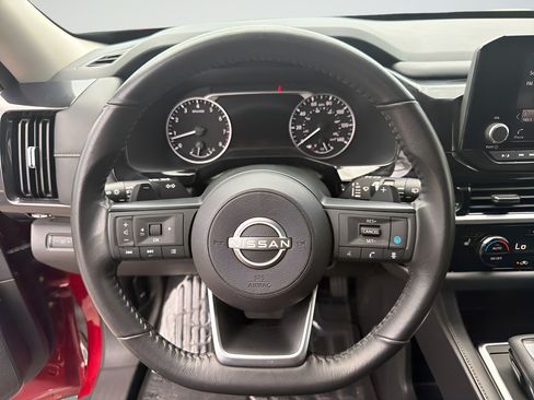 Certified 2024 Nissan Pathfinder SV FWD image 30