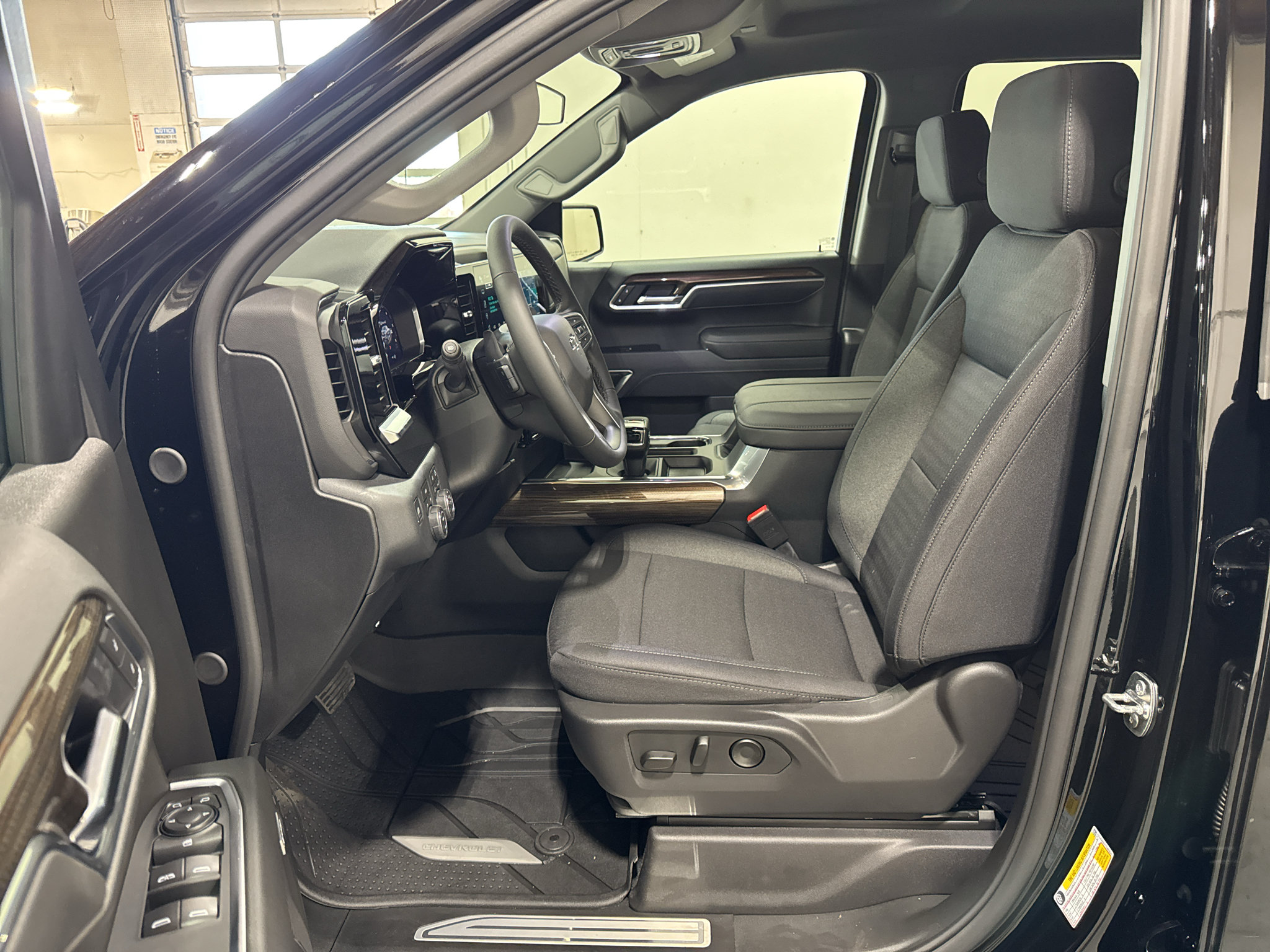 New 2026 Chevrolet Silverado 1500 RST w/ Redline Edition AWD/4WD image 30