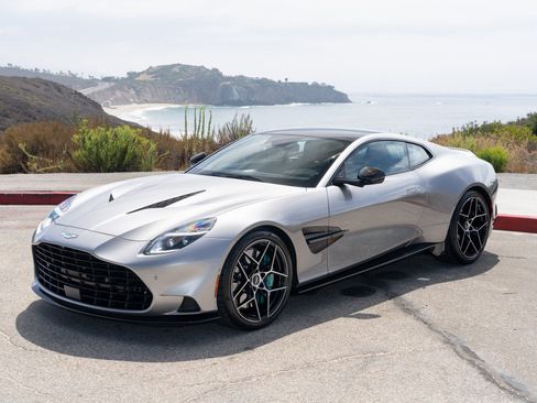 Used 2026 Aston Martin Vanquish RWD image 25
