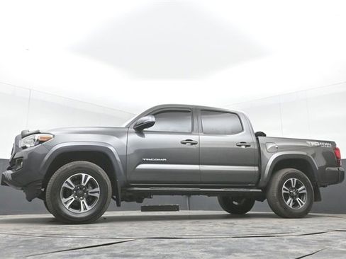 Used 2019 Toyota Tacoma TRD Sport image 43