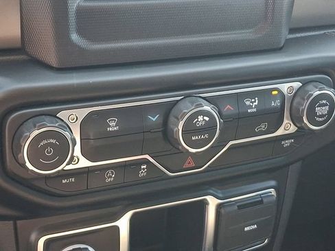 Used 2022 Jeep Wrangler Unlimited Sport AWD/4WD image 14