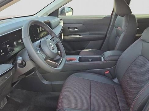 New 2026 Nissan Kicks SR w/ Cold Weather Package AWD/4WD image 8