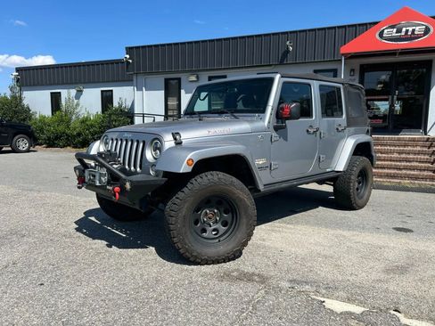 Used 2015 Jeep Wrangler Unlimited Sahara w/ Connectivity Group image 3