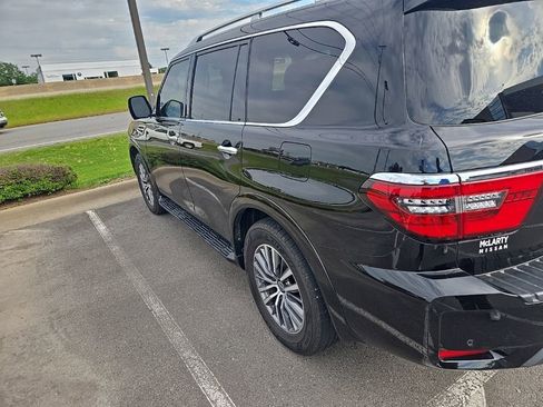 Used 2024 Nissan Armada SL w/ Captain's Chairs Package RWD image 2