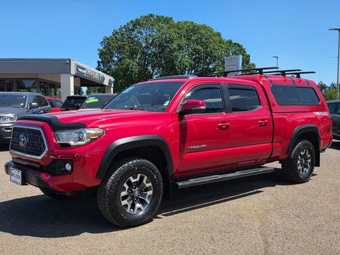 Used 2018 Toyota Tacoma TRD Off-Road w/ TRD Premium Off Road Package AWD/4WD image 1