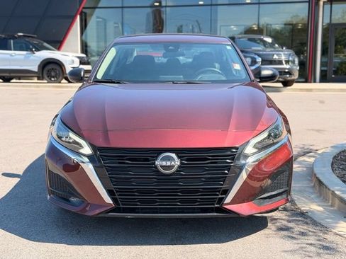 Used 2025 Nissan Altima 2.5 SV FWD image 7