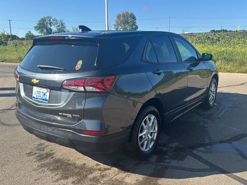Used 2022 Chevrolet Equinox LS w/ LS Convenience Package AWD/4WD image 5