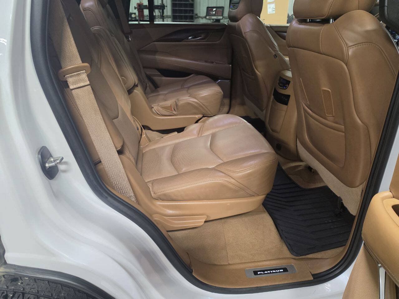 Used 2017 Cadillac Escalade Platinum AWD/4WD image 17