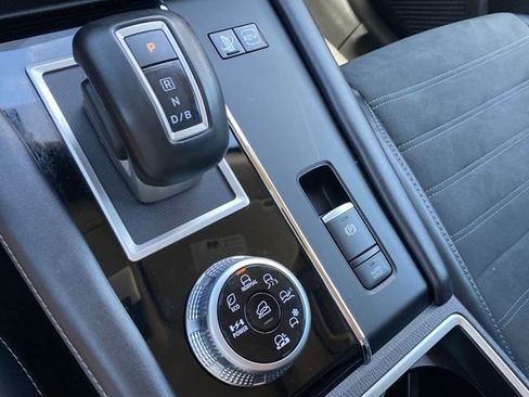 Used 2024 Mitsubishi Outlander 4WD Plug-In Hybrid image 20