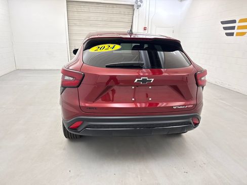 Used 2024 Chevrolet Trax RS FWD image 4