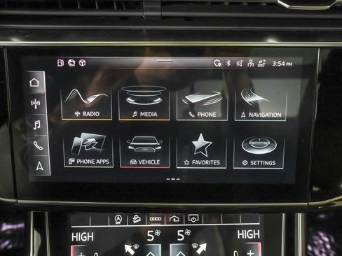 Used 2022 Audi Q8 Premium Plus w/ Premium Plus Package image 34