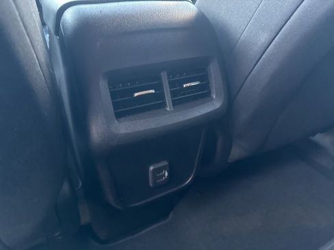 Used 2022 Chevrolet Equinox LT w/ Driver Convenience Package image 25