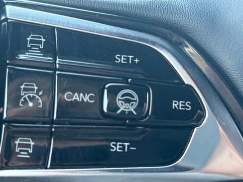 Used 2023 Jeep Grand Cherokee Overland w/ Advanced Protech Group III AWD/4WD image 19