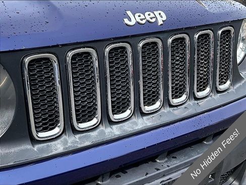 Used 2017 Jeep Renegade Latitude AWD/4WD image 25