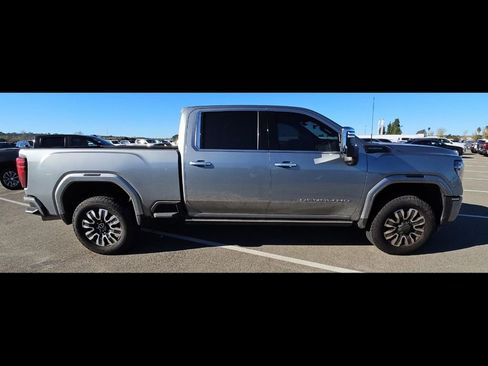 Used 2024 GMC Sierra 2500 Denali Ultimate image 10