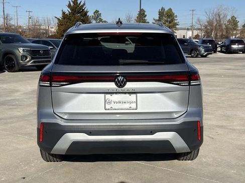 New 2026 Volkswagen Tiguan SE image 3