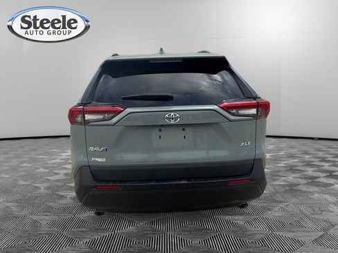 Used 2020 Toyota RAV4 XLE Premium image 4