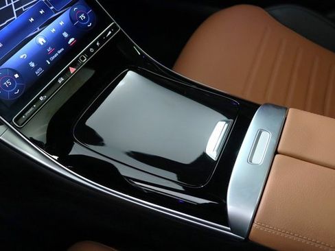 Used 2024 Mercedes-Benz C 300 4MATIC Sedan w/ Pinnacle Trim Package image 28