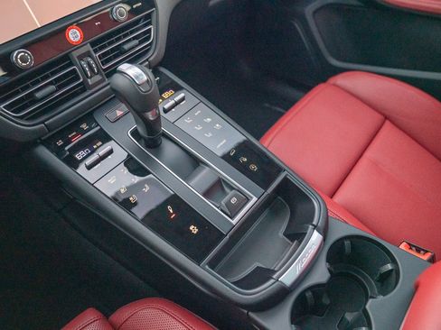 New 2026 Porsche Macan Turbo image 21