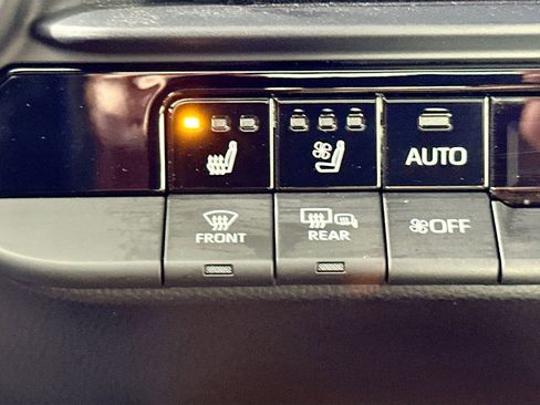 Used 2025 Toyota Crown Signia AWD/4WD image 21