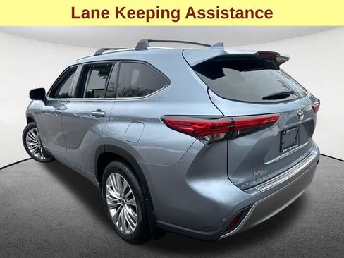 Used 2023 Toyota Highlander Platinum image 8