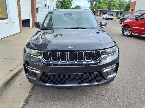 Used 2023 Jeep Grand Cherokee Limited image 3