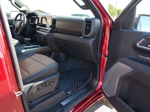 Used 2024 Chevrolet Silverado 1500 High Country w/ Technology Package AWD/4WD image 30