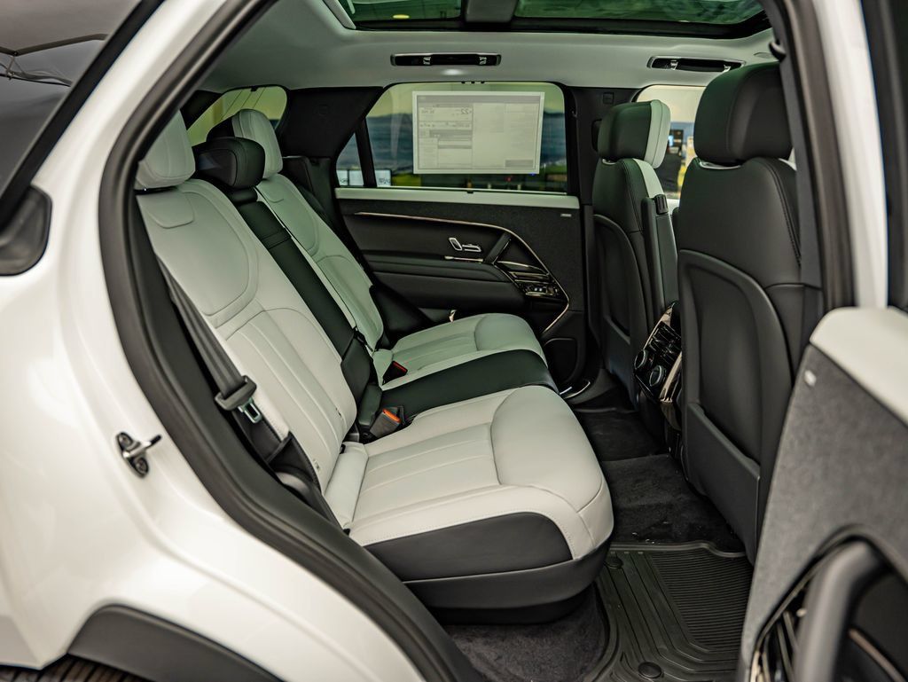 New 2026 Land Rover Range Rover Sport Dynamic SE AWD/4WD image 32