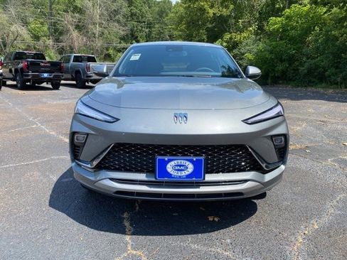 New 2025 Buick Envista Avenir image 2