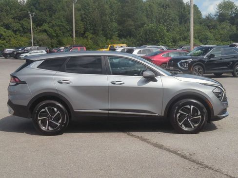 Used 2023 Kia Sportage LX AWD/4WD image 4